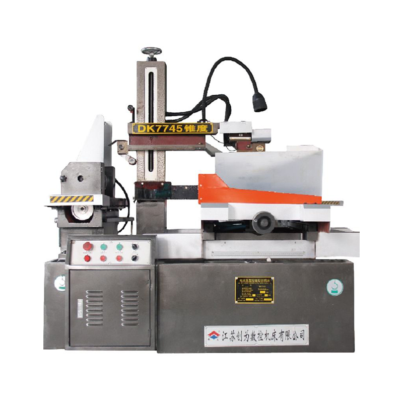DK7745 ± 15 ° AZ الخالية من الصيانة CNC EDM آلة قطع الأسلاك عالية السرعة